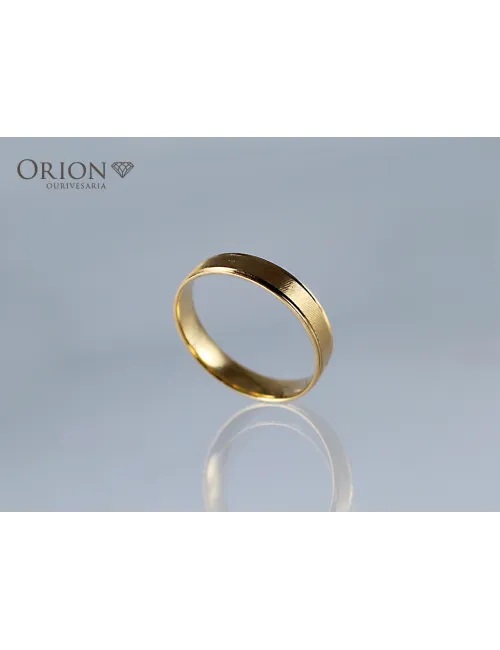 Gold wedding ring