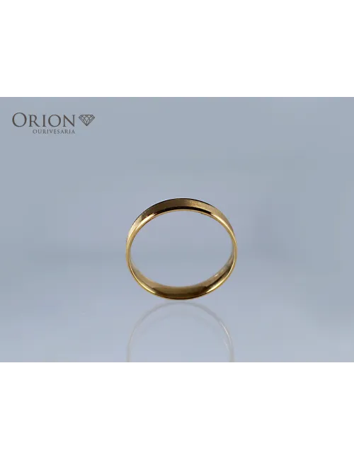 Gold wedding ring