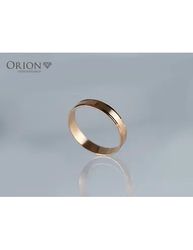 Gold wedding ring