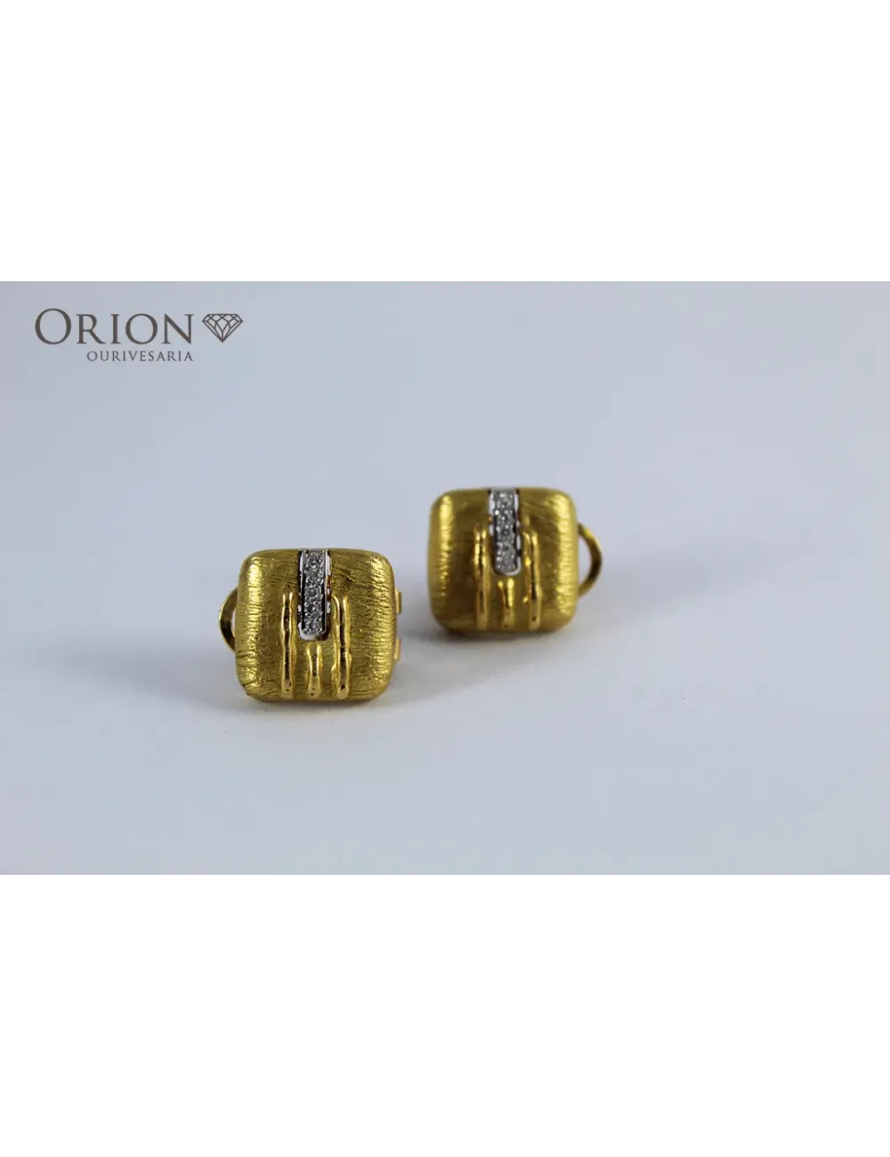 Pre-owned gold earrings