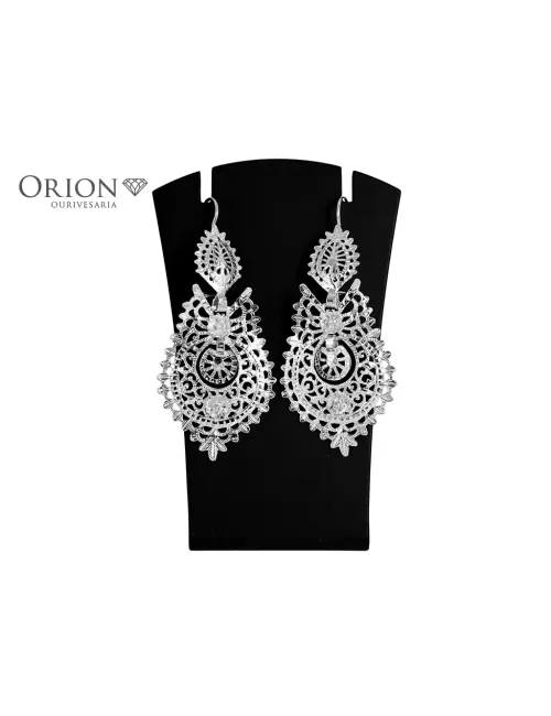 Royal-style earrings