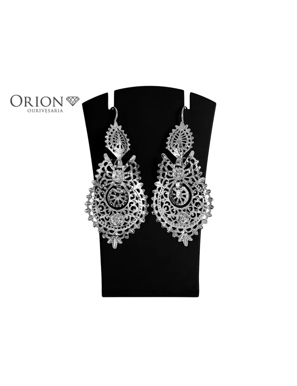 Royal-style earrings