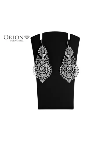 Royal-style earrings