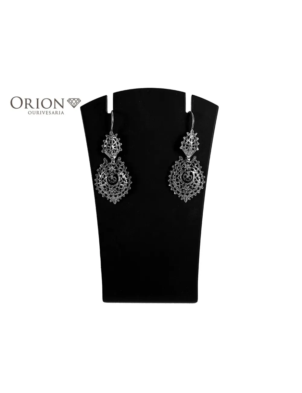 Royal-style earrings